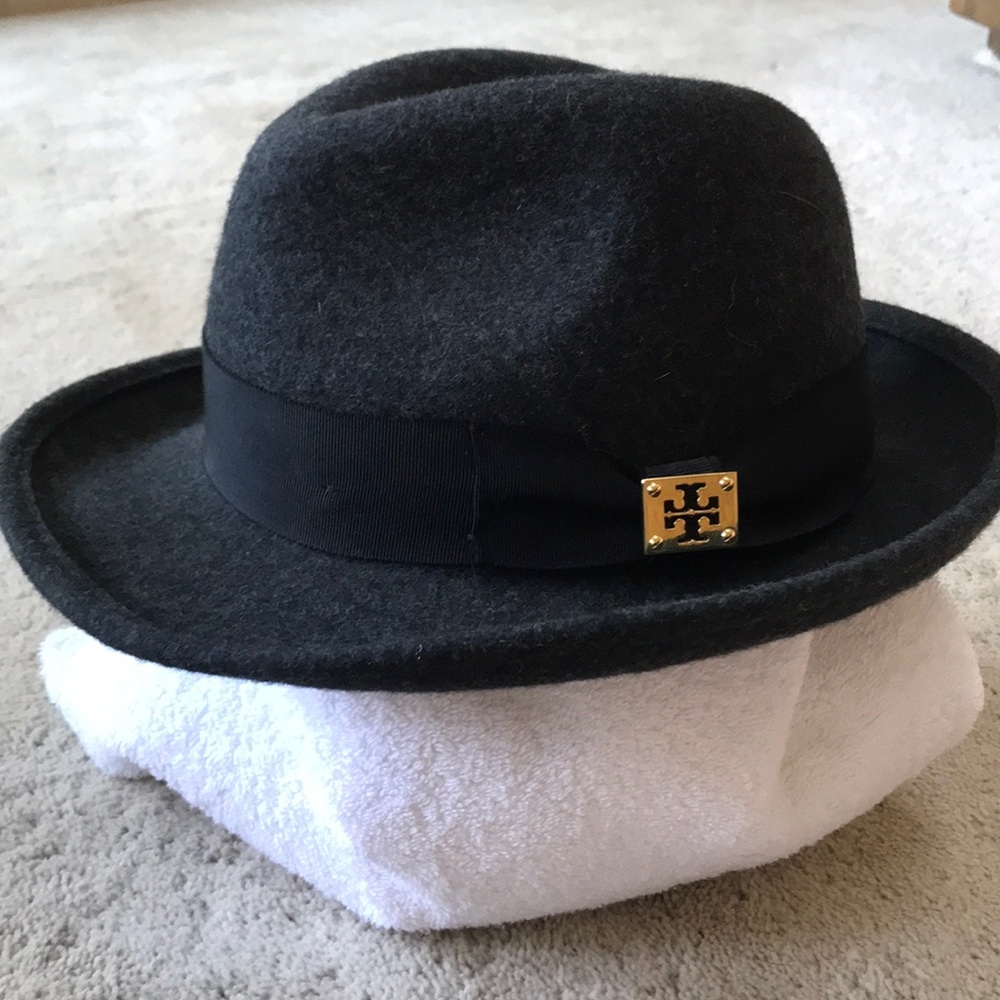Tory Burch woman’s wool hat